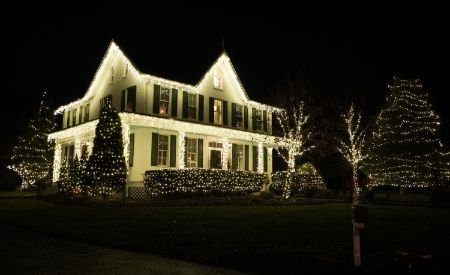 Holiday lighting installation